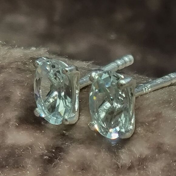 Brazilian Goshenite Solitare Stud Earrings in Sterling Silver - Picture 6 of 14